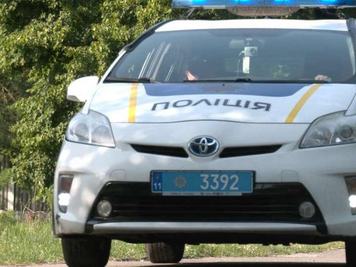 У Черкасах чоловік стріляв з пістолета, бо діти зірвали бузок біля його будинку