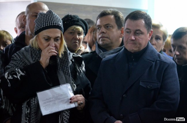 На передньому плані - Олександра Кужель та Сергій Євтушок, за ними - Валерій Бондарук