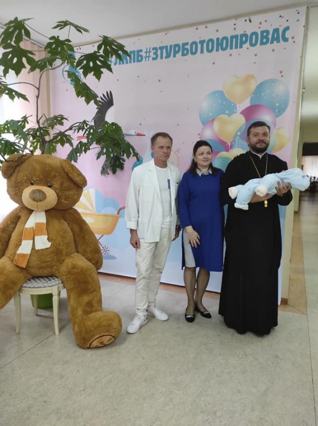 Син луцького протоієрея став тисячним малюком, якого виписали з пологового. ФОТО