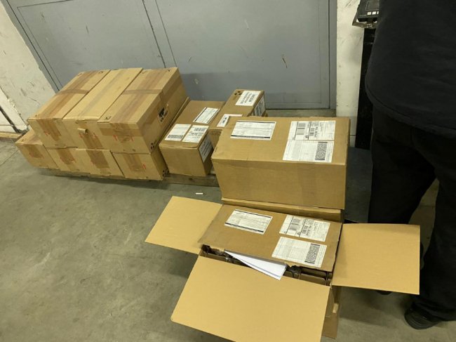 На «Ягодині» зупинили вантажівку з прихованою технікою на 3 мільйони 