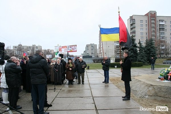 У Луцьку в день народження Бандери співали, молилися і говорили про модернізованих ворогів. ФОТО
