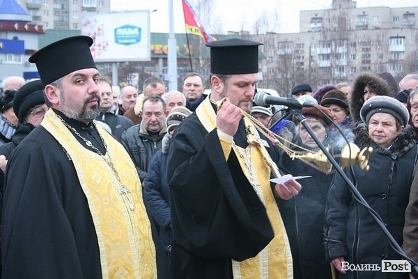 У Луцьку в день народження Бандери співали, молилися і говорили про модернізованих ворогів. ФОТО