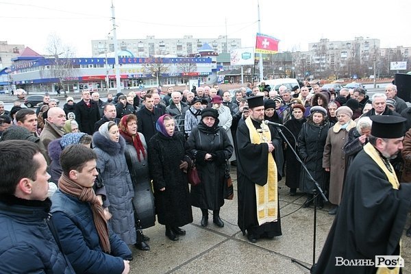 У Луцьку в день народження Бандери співали, молилися і говорили про модернізованих ворогів. ФОТО