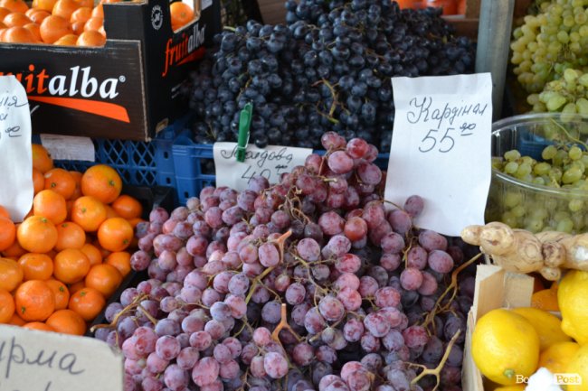 Гарбузи, журавлина та обліпиха: скільки на луцькому ринку коштують дари осені