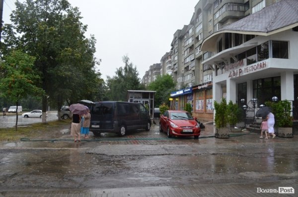 Як топило спальні райони Луцька. ФОТО