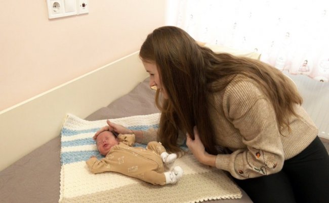 Медсестра з Луцька понад 30 років виходжує недоношених дітей. ВІДЕО