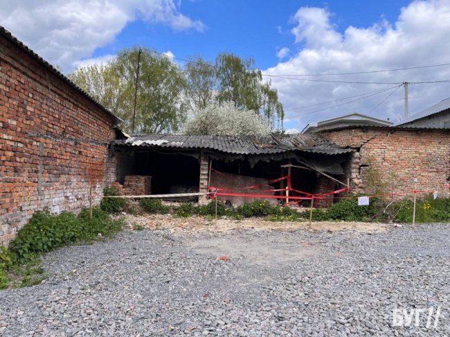 У місті на Волині обвалилися гаражі райради. ФОТО