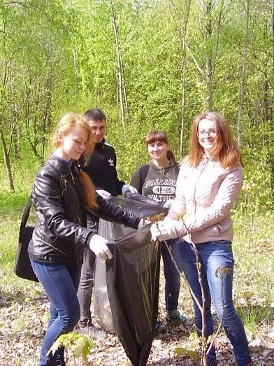 Екологічну акцію провели в Академії рекреаційних технологій і права. ФОТО