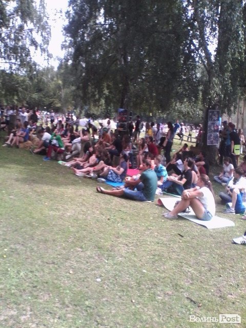 На «Бандерштаті» представили книжку з малюнками, які «оживають». ФОТО