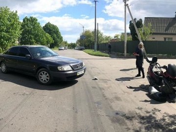 У місті на Волині зіткнулися легковик та скутер