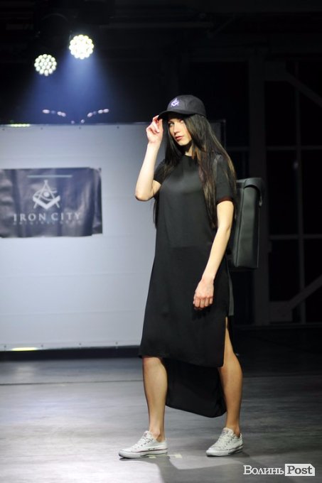 Свято краси і моди: як мийку в Луцьку перетворили на модний подіум