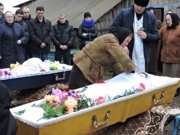На Волині поховали жертв подвійного вбивства