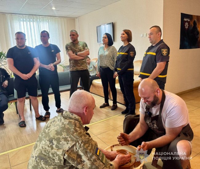 У Луцьку поранених бійців зцілювали глинотерапією. ФОТО