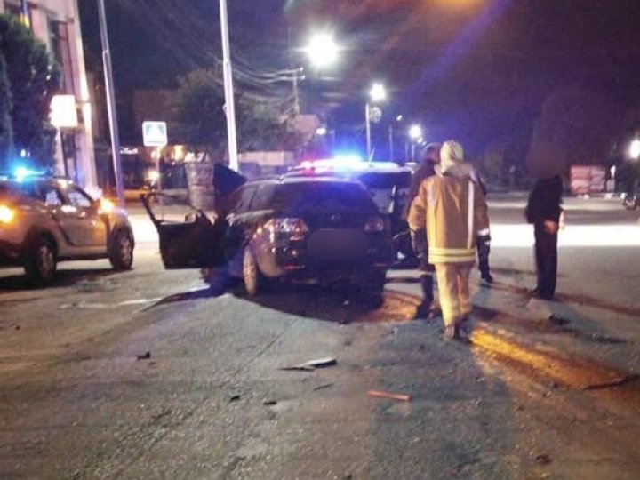 Втікав від поліції: на Волині водій в'їхав у припарковане авто, яке вилетіло на тротуар та збило пішохода