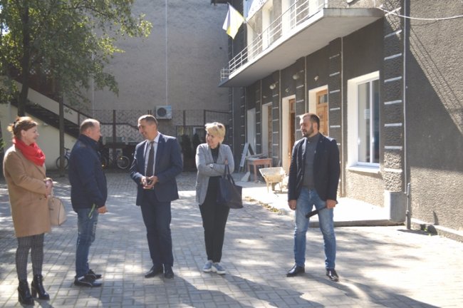 Новий дизайн і шумопоглинаючі панелі: у Ковелі ремонтують «Просвіту»