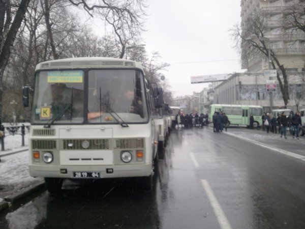 У Києві п'ятий день блокують Раду і Кабмін. ФОТО