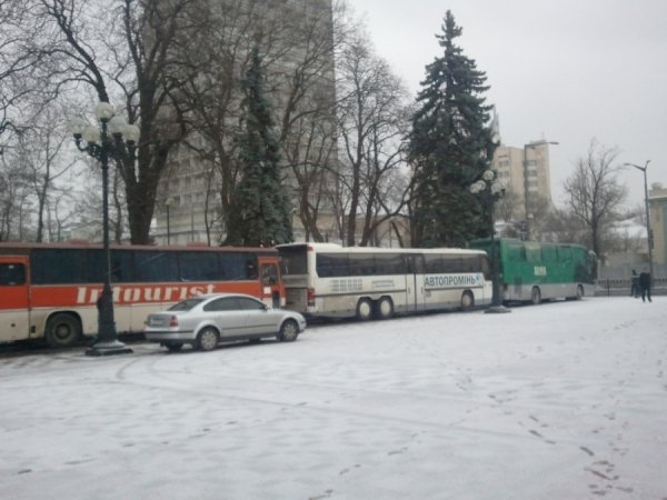 У Києві п'ятий день блокують Раду і Кабмін. ФОТО