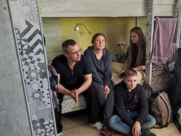 Дев'ять днів під обстрілами і сім – в дорозі: історія двох сестер з Харкова, які оселилися у Луцьку