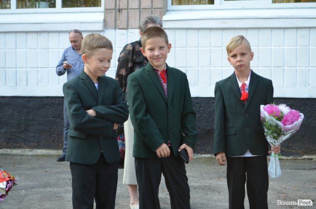 Перший дзвоник у луцькій школі №17. ФОТО