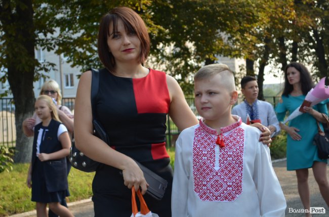 Перший дзвоник у луцькій школі №17. ФОТО