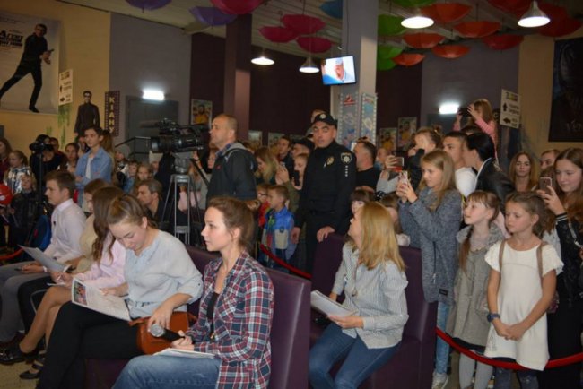 У Ковелі Dzidzio презентував фільм та роздав автографи. ФОТО