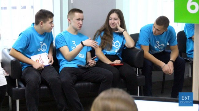 У Володимирі діти на один день зайняли місця депутатів. ФОТО