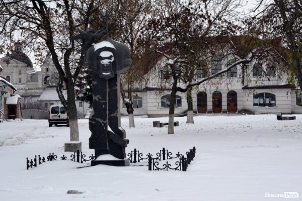 Фото снігового ранку в Луцьку