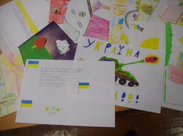 Волинські волонтери відправлять «теплі» новорічні подарунки бійцям. ФОТО