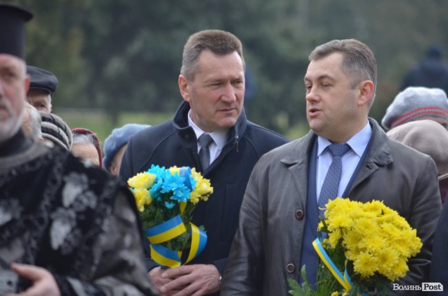 У Луцьку поклали квіти до пам’ятника Шевченку. ФОТО