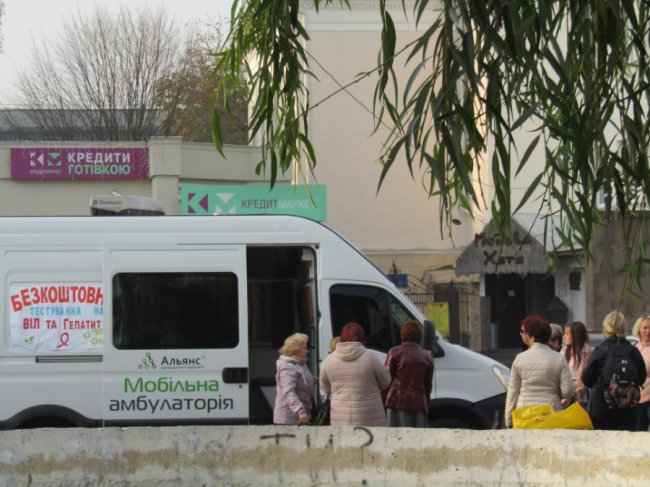 У центрі Луцька безкоштовно обстежують всіх охочих