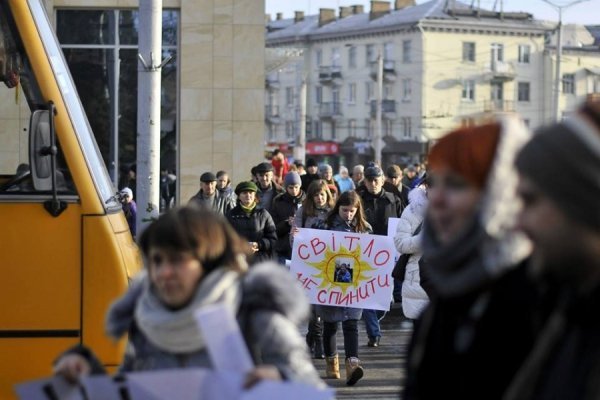 Як прокуратурі Луцька дарували портрети Януковича. ФОТО