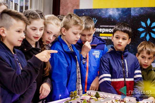 У тата на роботі: школярі побували на 3D-екскурсії «Інвестора»*