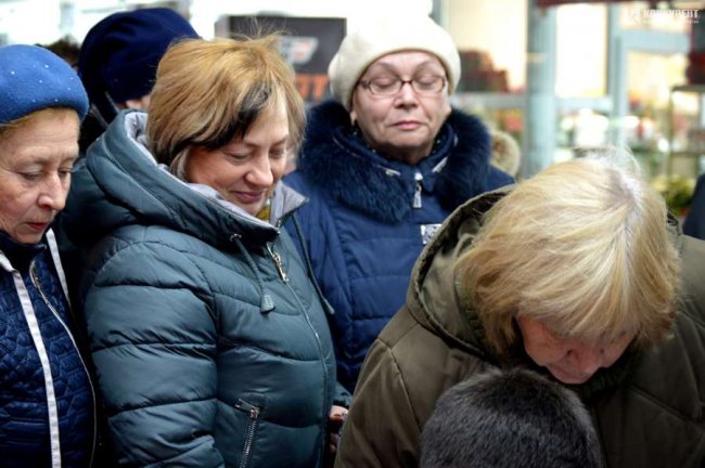 Луцькі пенсіонери переглянули фільм про Реформацію. ФОТО