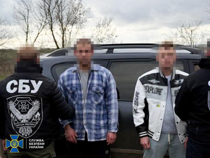 Правоохоронці затримали 8 організаторів схем для ухилянтів