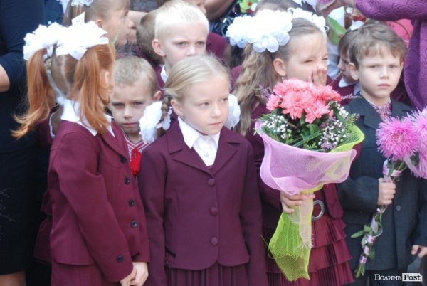 Перший дзвоник у  «найкращій луцькій школі». ФОТО