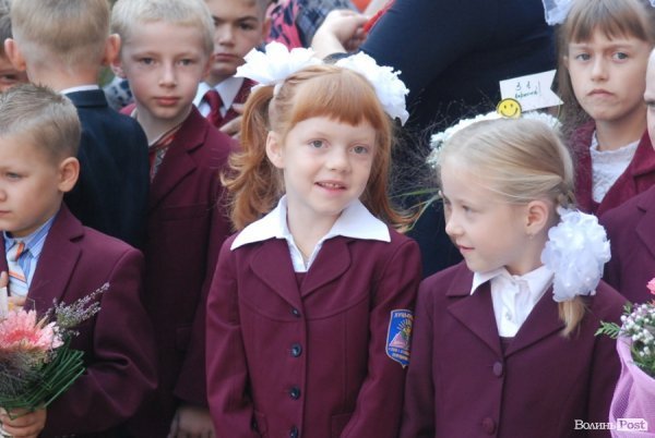 Перший дзвоник у  «найкращій луцькій школі». ФОТО