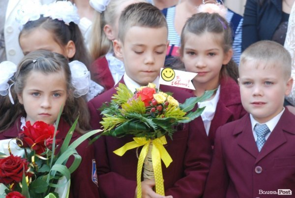 Перший дзвоник у  «найкращій луцькій школі». ФОТО