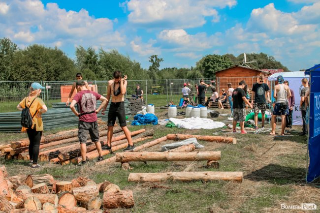У Луцьку кипить підготовка до «Бандерштату». ФОТОРЕПОРТАЖ