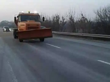 Дороги Волині чистять від снігу майже 70 автомобілів