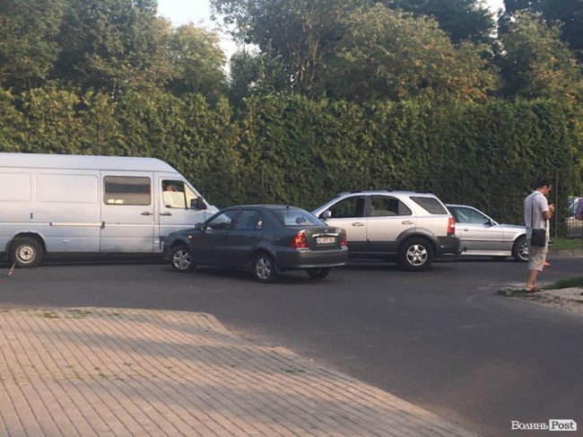 Аварія в Луцьку: не розминулися легковик і позашляховик