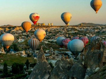У Туреччині відновили туристичні польоти на повітряних кулях