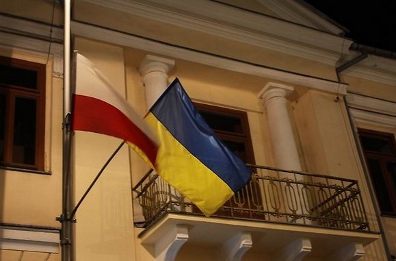 У Польщі почепили українські прапори на знак солідарності з народом. ФОТО