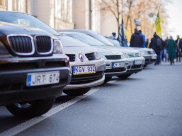Кабмін затвердив тимчасовий порядок розмитнення «євроблях» 