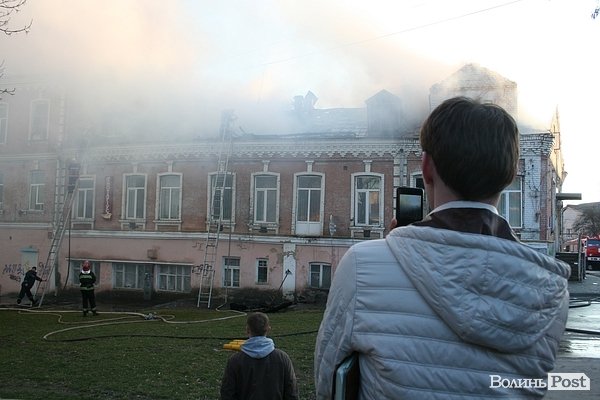 Пожежа в центрі Луцька. ФОТОРЕПОРТАЖ