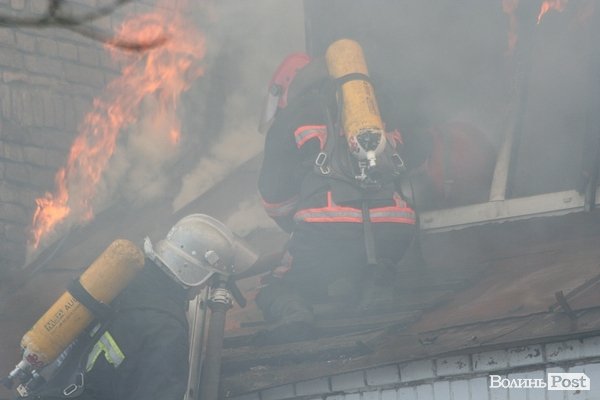 Пожежа в центрі Луцька. ФОТОРЕПОРТАЖ