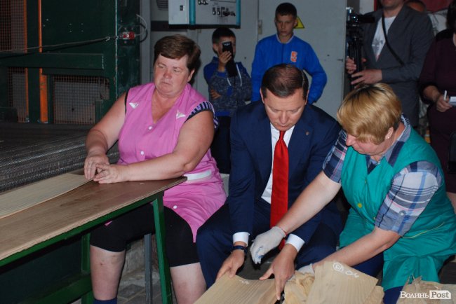 Ляшко на Волині нагороджував медиків, обробляв дерево та зустрівся з митрополитом Михаїлом