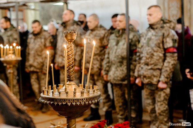 «Вивільнюємося ціною життя Героїв»: у Луцьку попрощалися із Владиславом Недільком. ФОТО