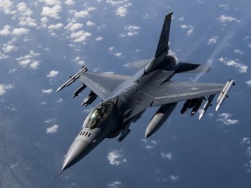 Американські військові почнуть тренувати українських пілотів для F-16
