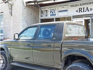 Тернопільські журналісти організували авто на передову в підрозділ, де служить їхній колега