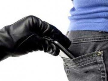 Кишеньковий злодій, який у Луцьку «обчищав» людей, сяде на 4 роки